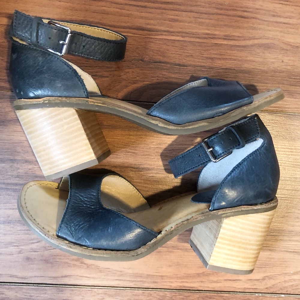 Anthro Látigo Blue block heel sandals